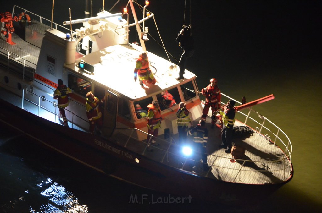 Einsatz BF Hoehenretter Koelner Seilbahn Hoehe Zoobruecke P2448.JPG